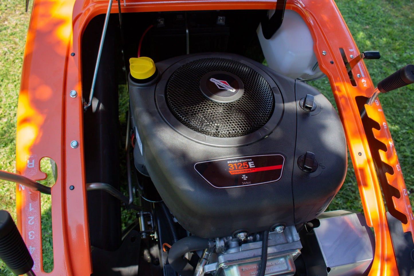 Feider FRT75BS125  Rear-Collect Ride-On Mower with Manual Drive & Briggs Engine