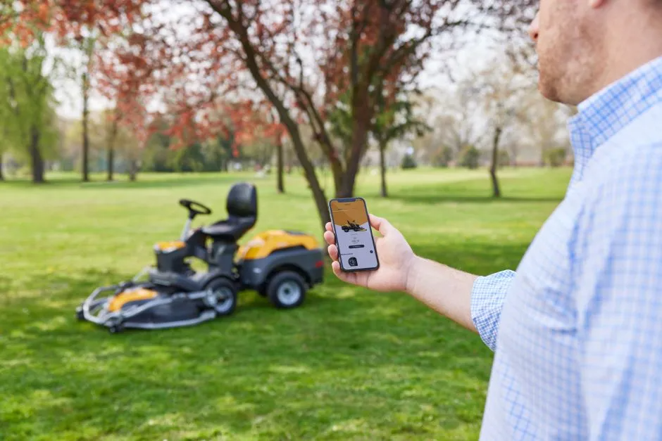 Stiga Park 700 WX 4WD V-Twin Front-Cut Ride-On Lawnmower Including Combi Pro 110 QF Deck