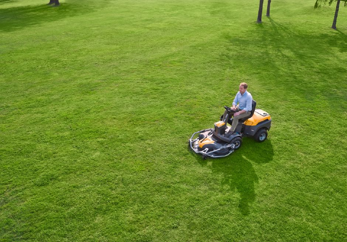 Stiga Park 700 WX 4WD V-Twin Front-Cut Ride-On Lawnmower Including Combi Pro 110 QF Deck